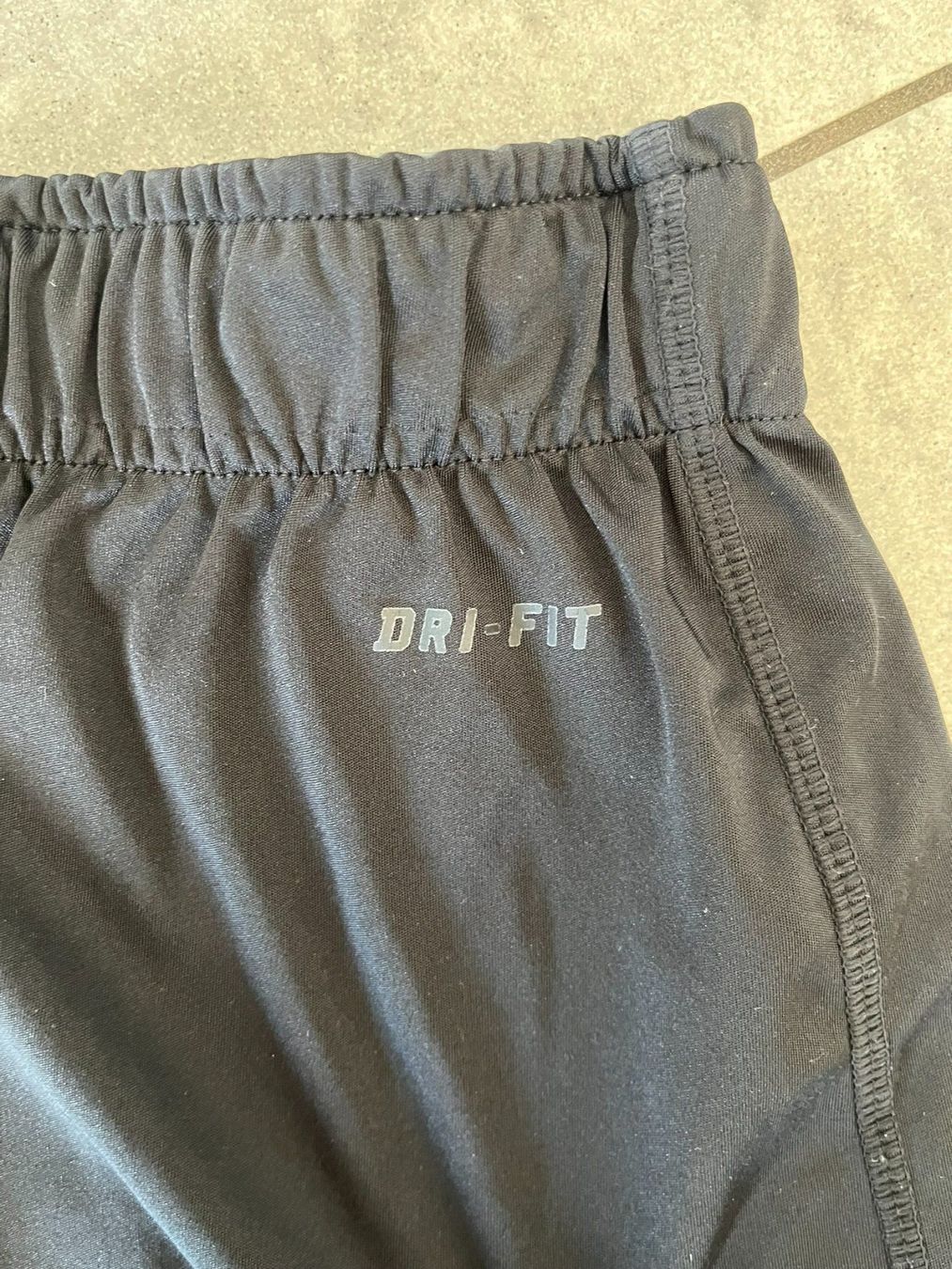 Pantaloni: NIKE Sport Shorts – Usato da Otelfingen venduto da Denis_ZH 3