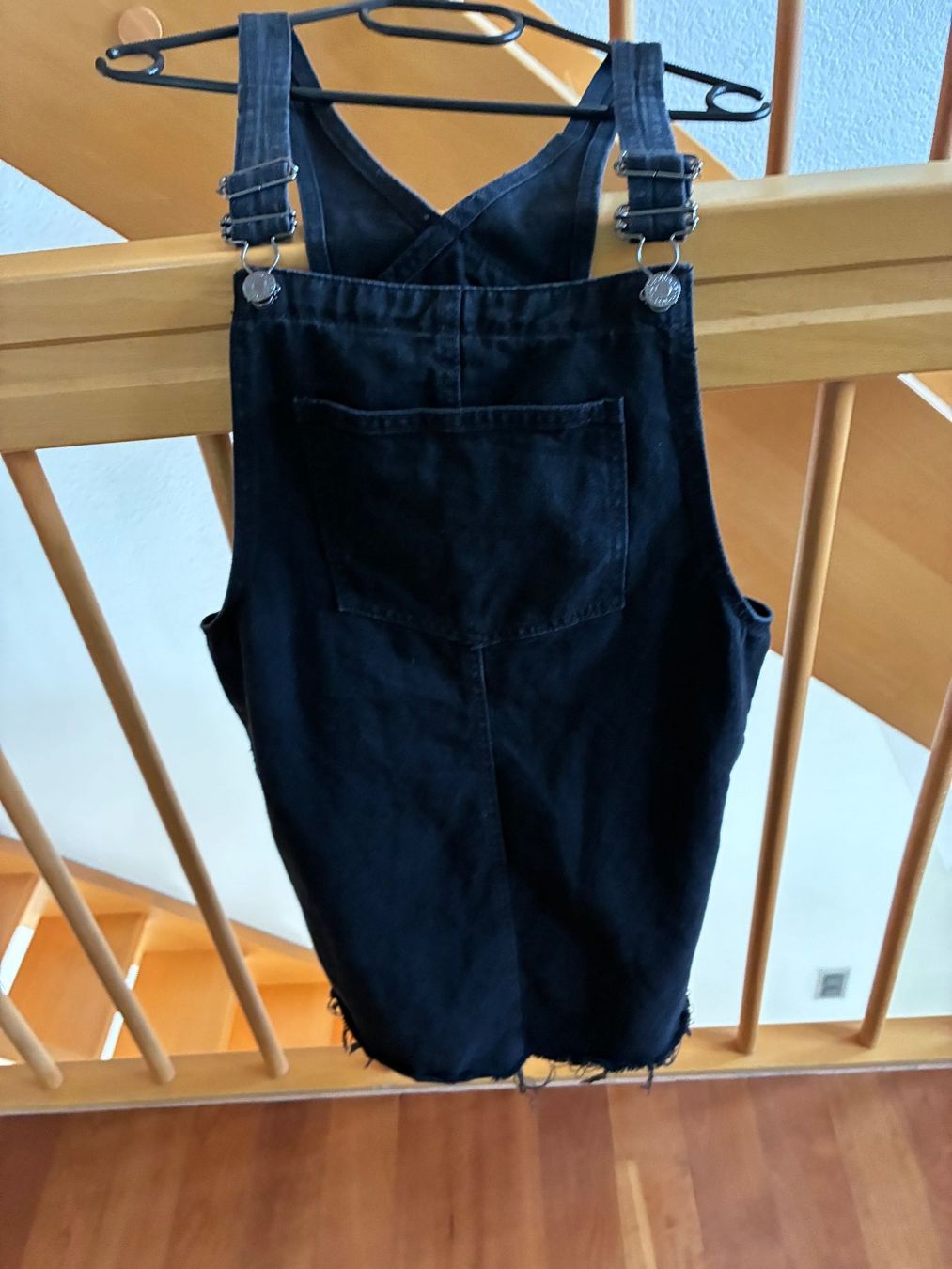 Pull&Bear Vestiti: Pull&Bear Latzrock, schwarz, super Zustand! – Nuovo (secondo la descrizione) da Langenthal venduto da Gymo 7