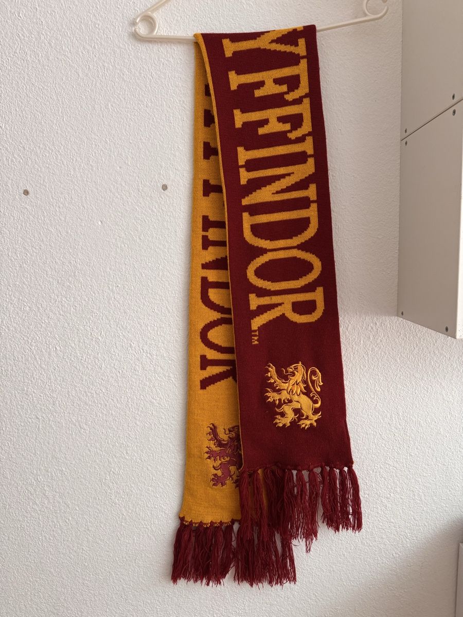 Foulard & Sciarpe: écharpe Harry potter Gryffondor  – Nuovo (secondo la descrizione) da Lausanne venduto da Michel_Ozcan