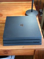 PS4 Pro Bundle– Top Zustand, kaum genutzt