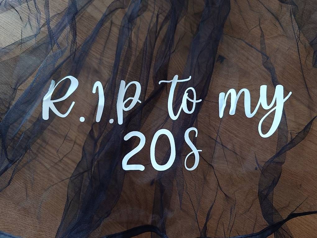 Alle Dekorationen: Gothic Schleier 30. Geburtstag "R.I.P. to my 20s" – Gebraucht aus Winterthur von CeVe95