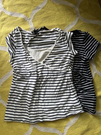 Zwei Still-T-Shirts Grösse M/L