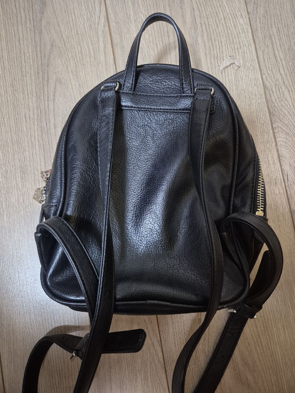Guess Borse da donna: Sac à dos Guess noir – Usato da Granges (Veveyse) venduto da pissenlit 3