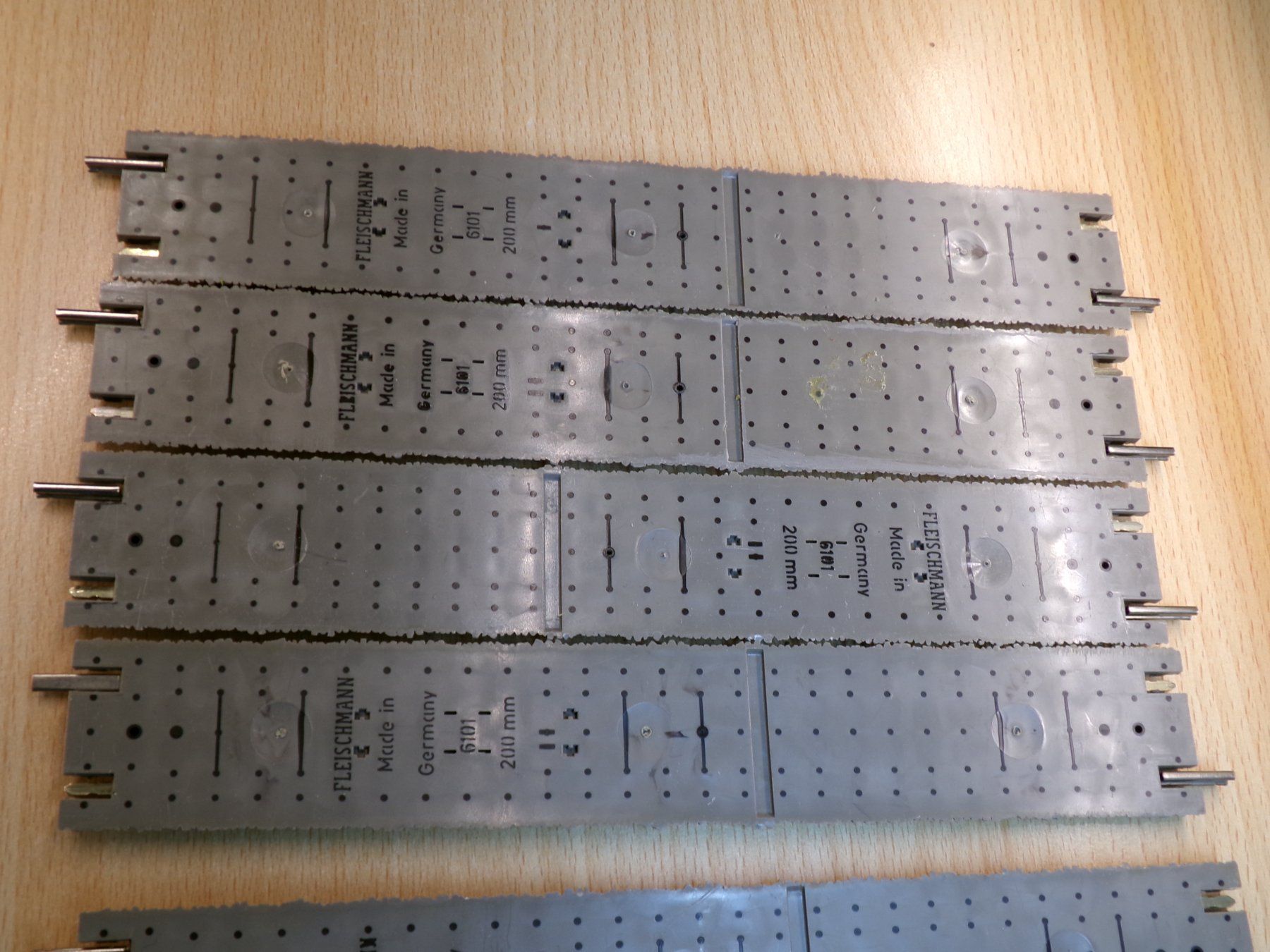 Fleischmann Modellini di ferrovie: Fleischmann H0 Profigleis 8x6101 – Usato da Hombrechtikon venduto da Se9 8