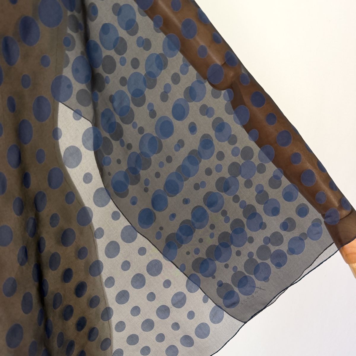 Fabric Frontline Foulard & Sciarpe: FABRIC FRONTLINE New Silk Scarf – Nuovo (secondo la descrizione) da Freienbach venduto da Avviivva_Shop 2