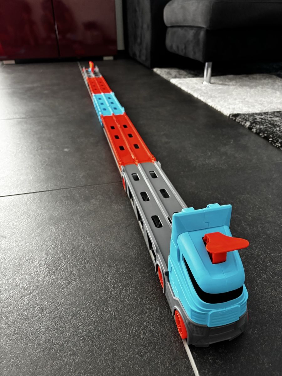 Hot Wheels Giocattoli: Hot Wheels Rennbahn Transporter – Usato da trimmis venduto da Nunes07 4