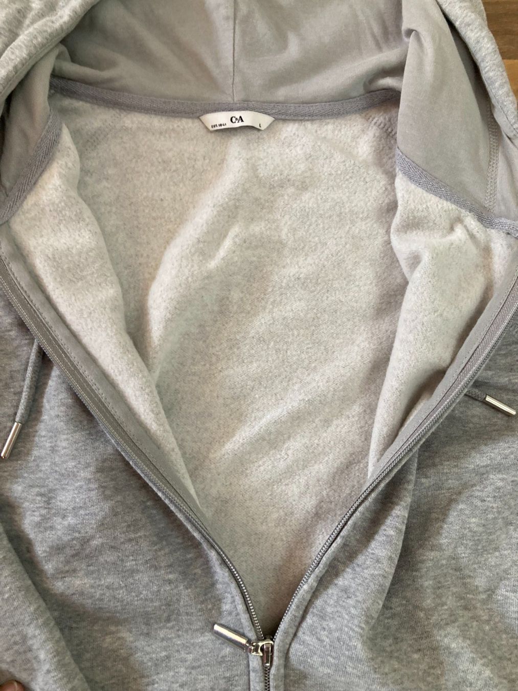 Maglioni & Felpe: 4 Pullis: 2 Kapuzenpullis (Hoodies), 2 Cardigans, M + L – Usato da Schötz venduto da Jekyll666 2
