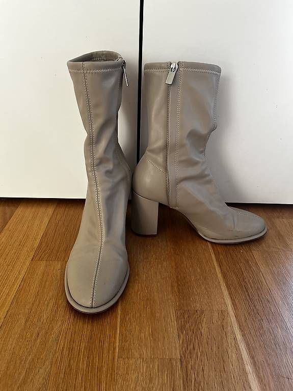 H&M Scarpe da donna: Lederstiefel beige Gr. 39 – Usato da Oberwil BL venduto da nat_n2nh