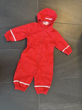 Next Kinder Regenoverall Gr. 86 rot mit Kapuze und Reflektor