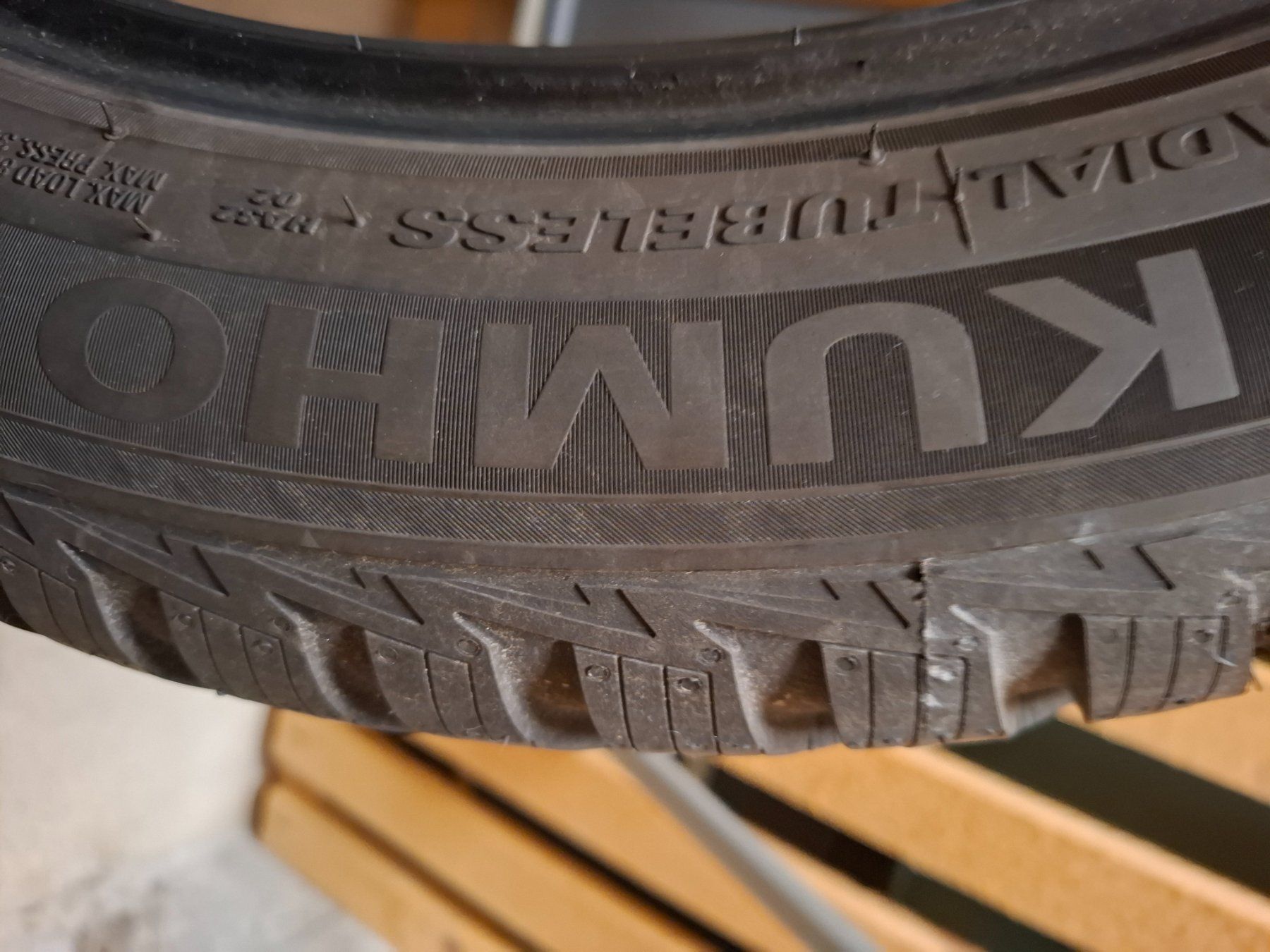 Kumho Pneus & Kompletträder: Winterreifen 245/45 ZR18 – Gebraucht aus Schliern b.Köniz von Nalsa 2