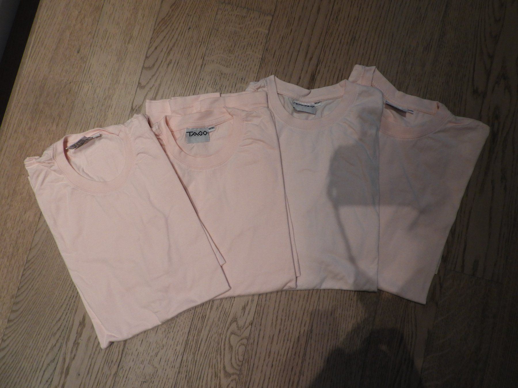 Blouses, T-shirts & Tops: 4x Rosa Basic T-Shirts Grösse 152 – D'occasion à Hergiswil NW par Noema2006