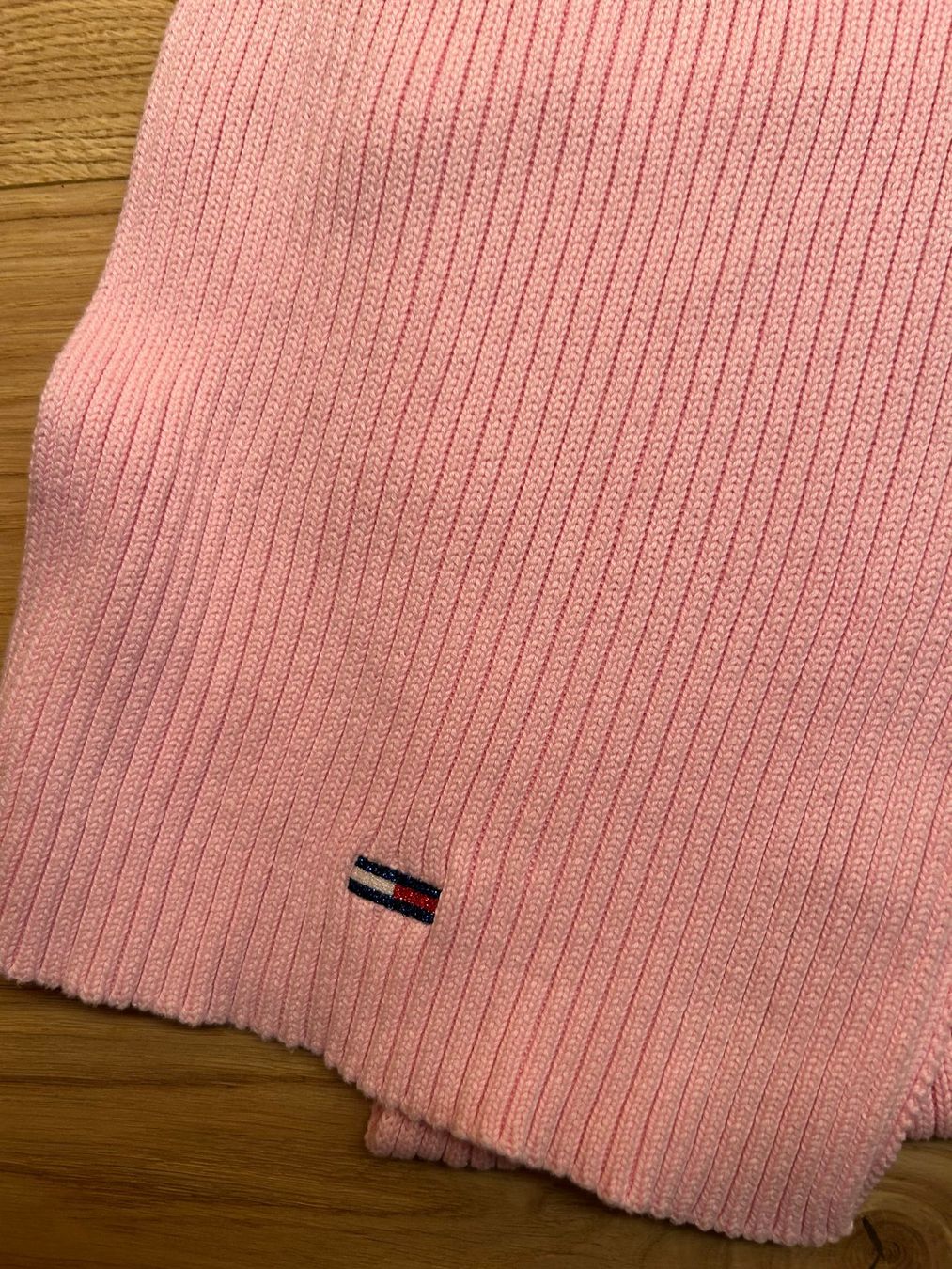 Tommy Hilfiger Foulards, Tücher & Schals: Langer Strickschal von Tommy Jeans – Neu (gemäss Beschreibung) aus Innertkirchen von Urbachtal 1