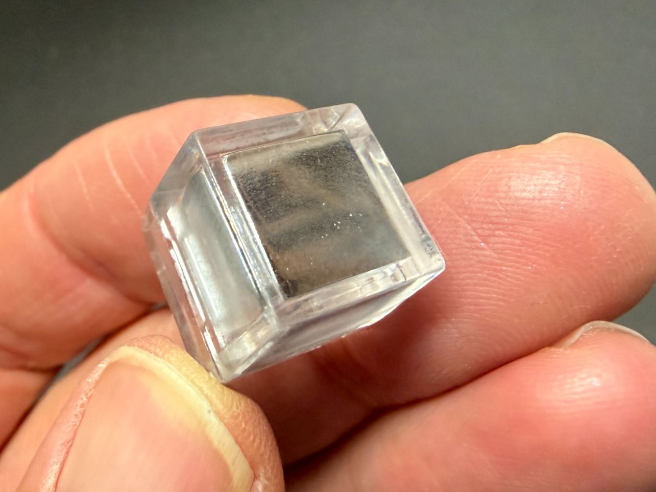 Metalli preziosi: Elementwürfel Gallium 1 ccm, ca. 6 g in Plexiglasdöschen – Nuovo (secondo la descrizione) da Lützelflüh-Goldb venduto da Elementis