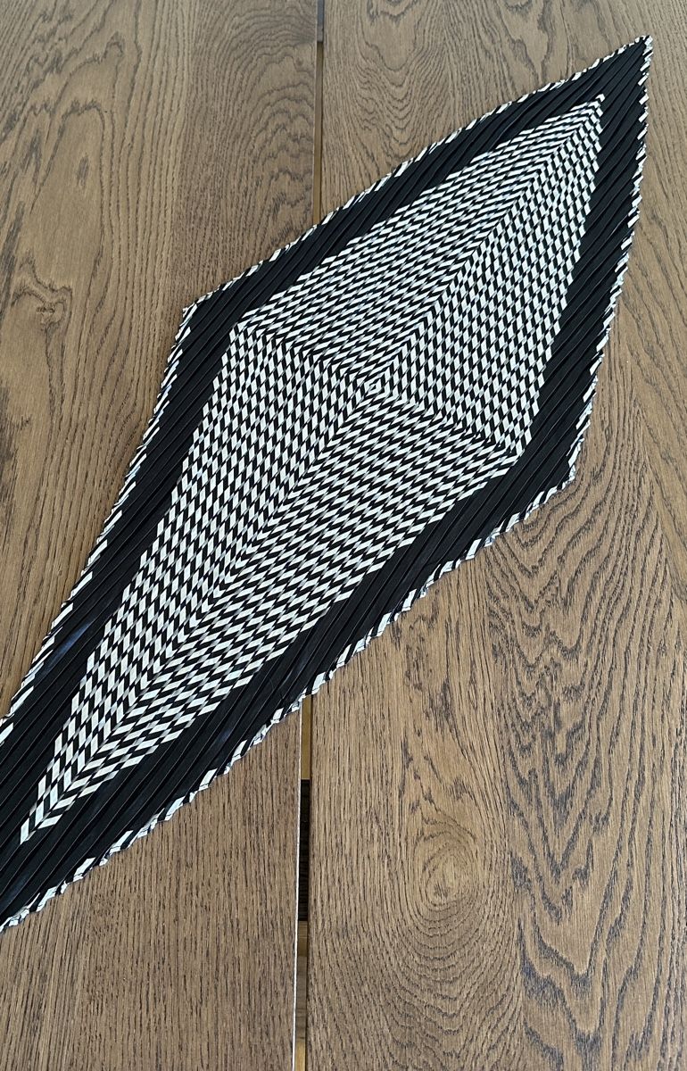 Foulard & Sciarpe: Schwarzer Plissee Schal mit Muster, 100x45 cm – Usato da Luzern venduto da Thorxx13