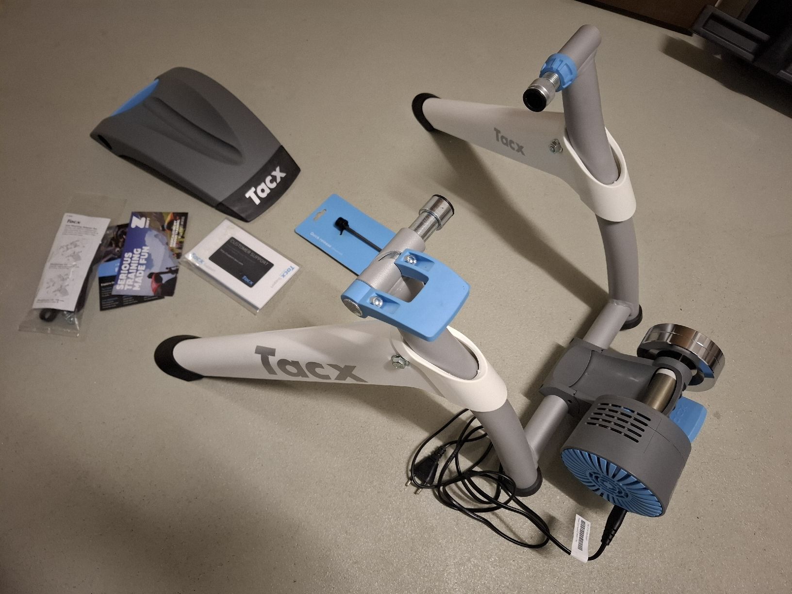 Tacx Hometrainer: Tacx Flow Smart Trainer , ungebraucht. – Nuovo (secondo la descrizione) da Schänis venduto da Heli670