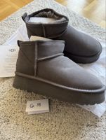 UGG Mini Platform Boots Grau Gr. 38