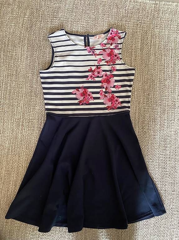 Kleider: Kleid mit Blumenmuster – Neu und originalverpackt aus Zürich von iri_cyr9