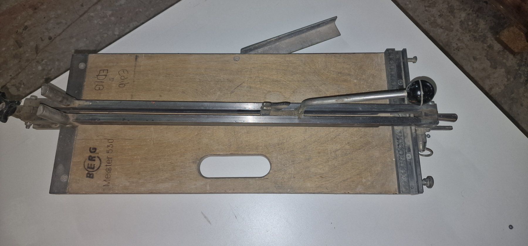 Tutti gli attrezzi: Fliesenschneider Berg 60 cm Schnitt – Usato da Flawil venduto da 1343525 1