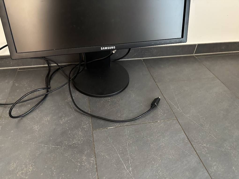 Monitore: SAMSUNG Monitor  – Gebraucht aus Oberdiessbach von shan26 1