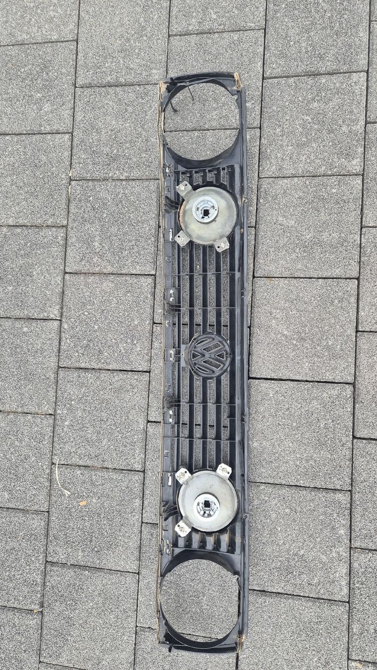 VW Toutes les pièces auto: Kühlergrill VW Golf 2 mit Scheinwerfer  – D'occasion à Buttisholz par inf_9fvt 1