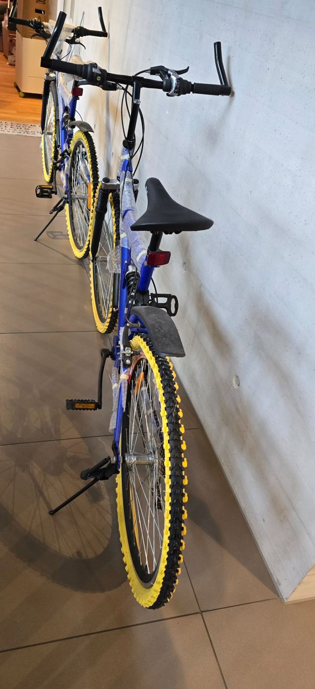 Velos: Neues Mountainbike Blau – Neu und originalverpackt aus Winterthur von Versus0 5