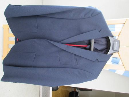 Neuer edler Hugo Boss Veston, schönes dunkelblau, Grösse 46