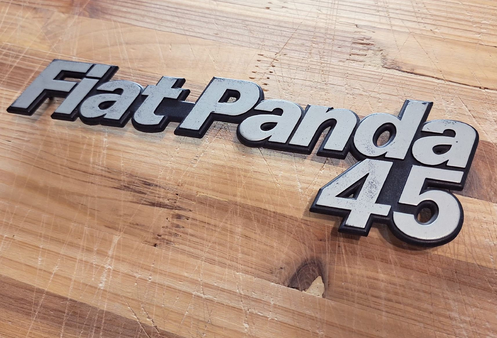 Fiat Tutti pezzi di ricambio auto: Fiat Panda 45 (Typ 141) Emblem – Usato da Triesen venduto da BLACKSHEEP75 1