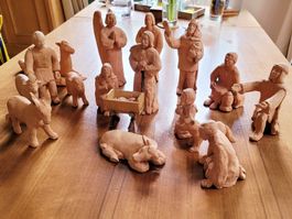 Handgefertigte Krippenfiguren, 16-teilig, Tonfiguren