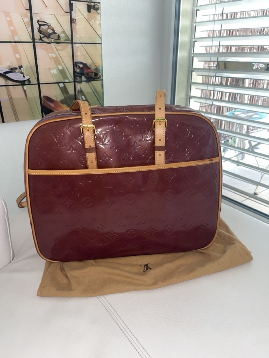 Louis Vuitton Taschen: Louis Vuitton Sutton GM cuir empreinte bordeaux – Gebraucht aus Sugiez von Vuitton_for_life 1