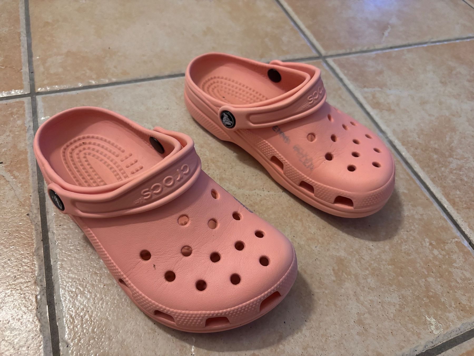 Crocs Scarpe da uomo: Crocs roses, taille 34/35 – Usato da Ardon venduto da ste_5wpz