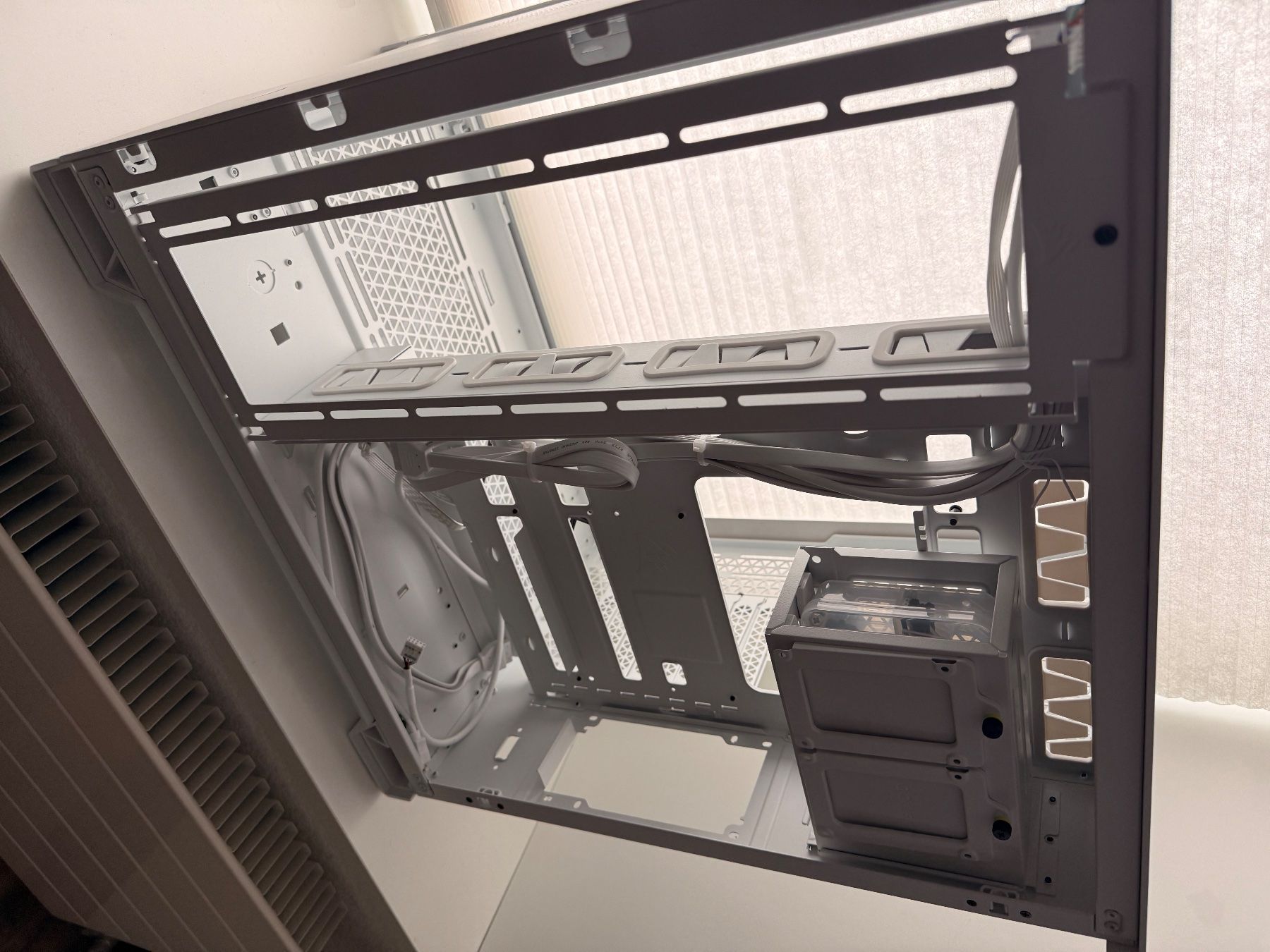 Corsair Custodie: Corsair 6500D Airflow ATX – Usato da Herisau venduto da ArmandoSalazar 9