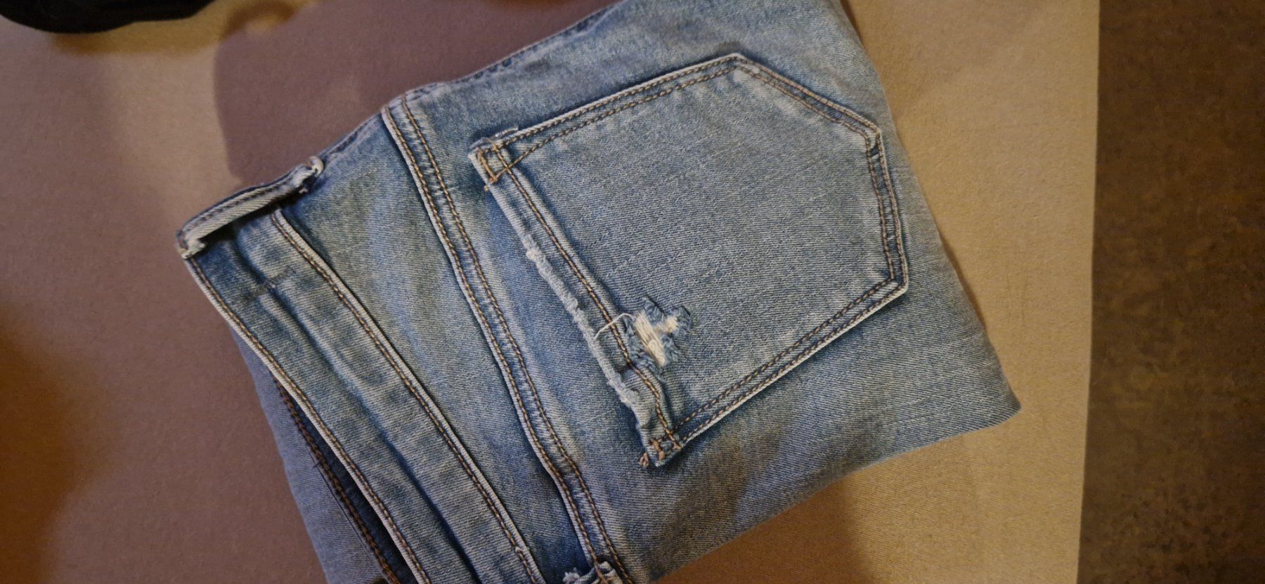 Tally Weijl Pantaloni: Jeans mit Löchern an den Knien – Usato da Bubendorf venduto da ang_b829 1