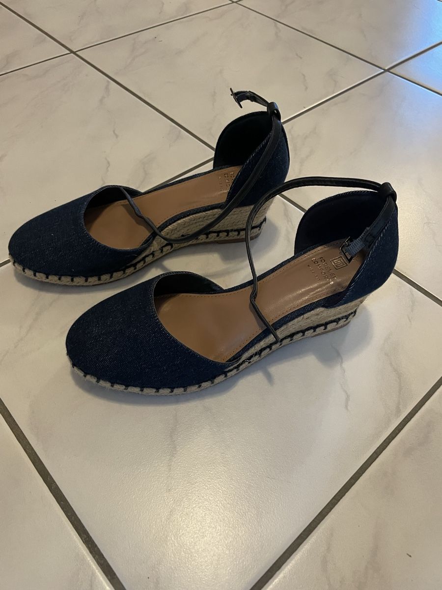 Scarpe da donna: Keilsandalen 1xgetragen – Usato da Menziken venduto da FS-Creativity