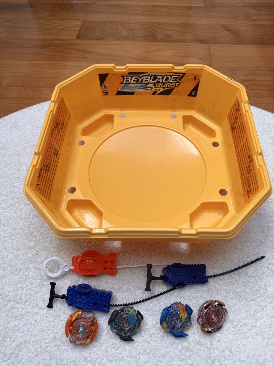 Hasbro Giocattoli: Beyblade Set +Arena – Usato da hägglingen venduto da tamayra 1