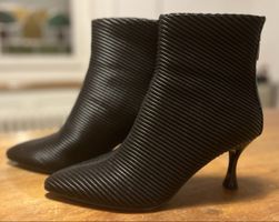 Schwarze Damen Stiefeletten, Grösse 40, 8cm Absatz