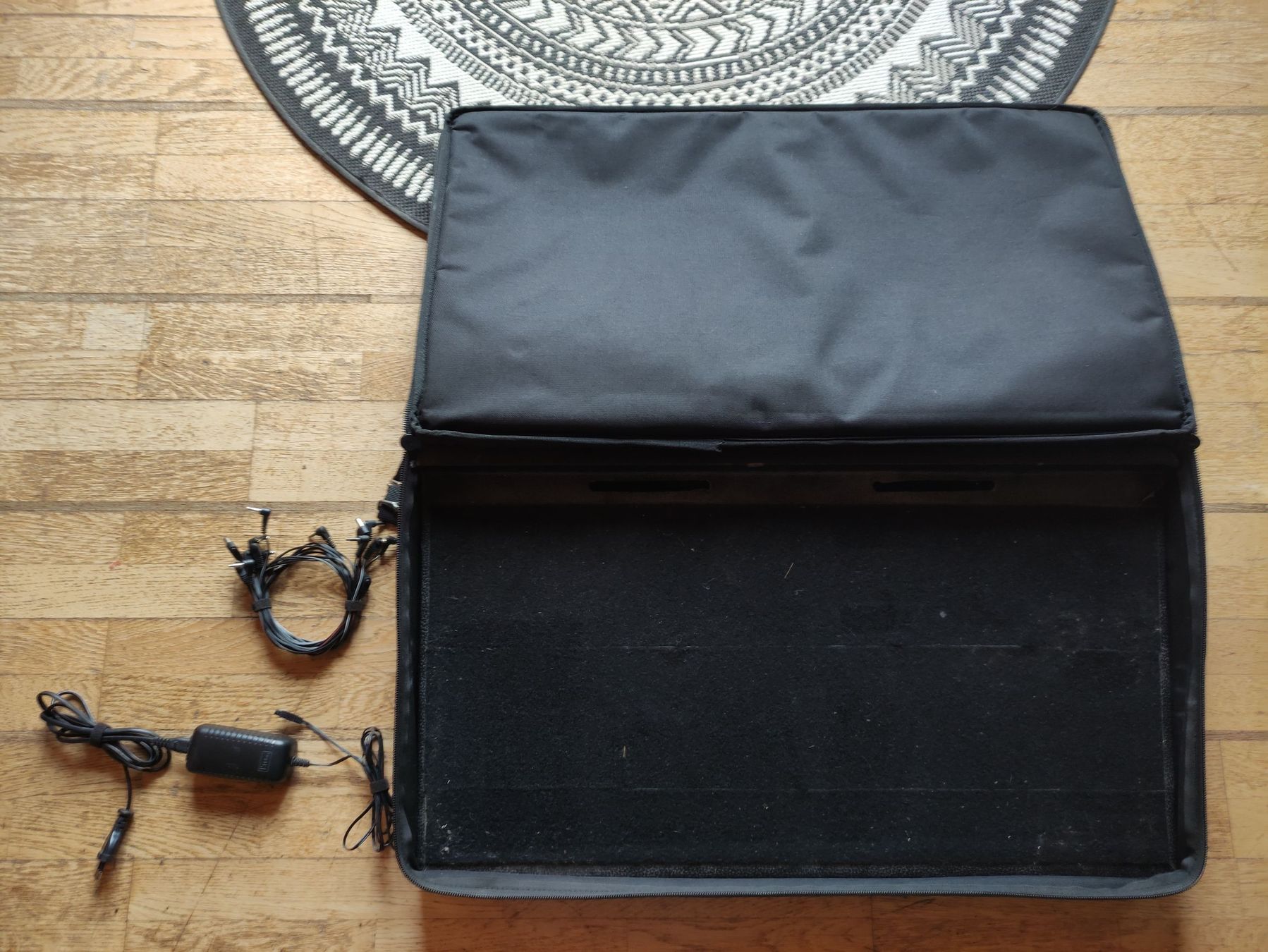 Musikinstrumente: Pedalboard Gator Pedal Tote + Alim – Gebraucht aus Botyre (Ayent) von KR1966