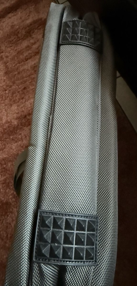 Valises & Sacs: Laptoptasche  grau  , nie gebraucht .  – Neuf (Voir description) à Biel/Bienne par Katja01112 7