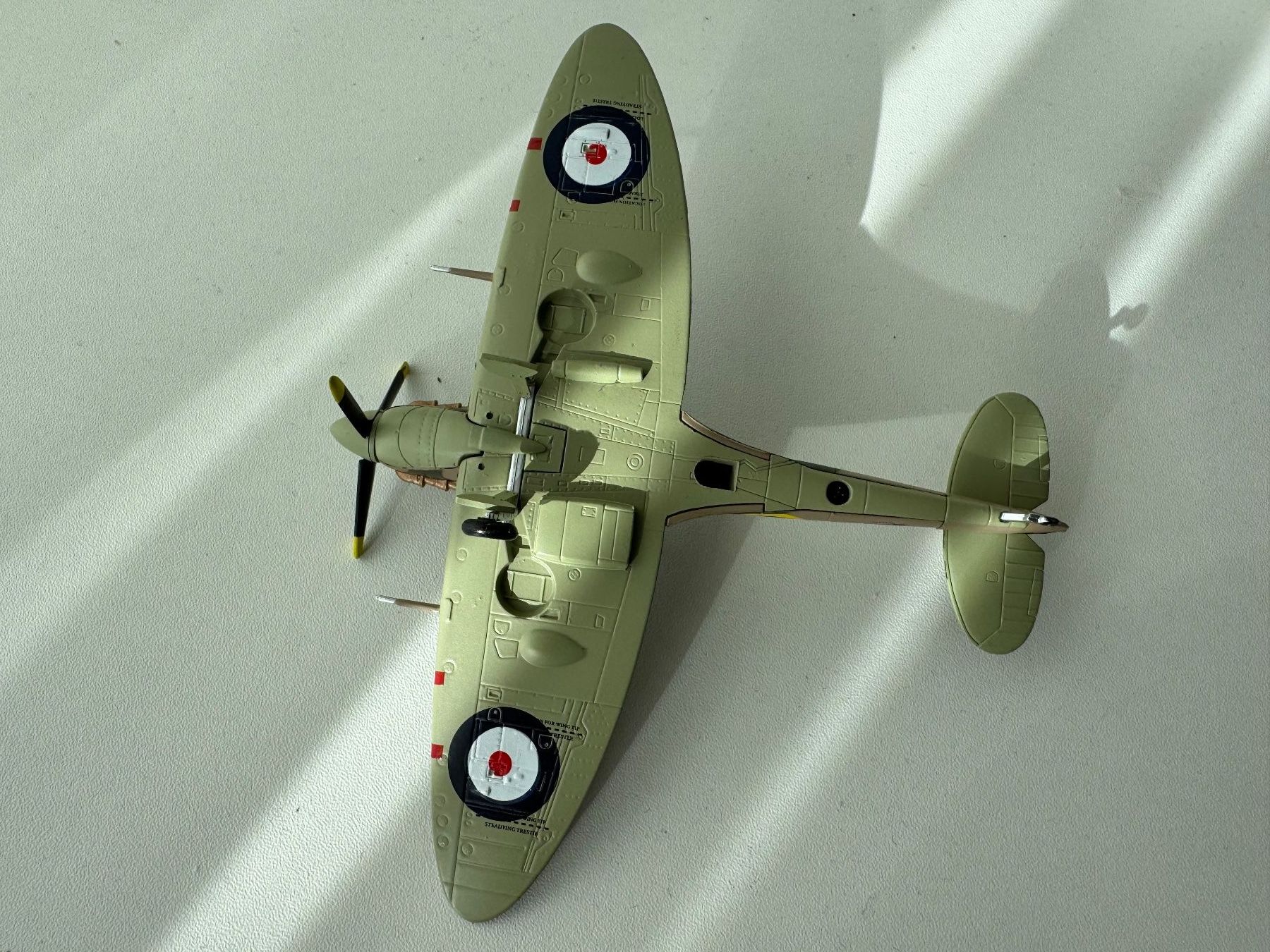 Kit di modellismo & Modellini statici: Modellflugzeug Spitfire, 1:72 – Usato da Winterthur venduto da Arma3 5
