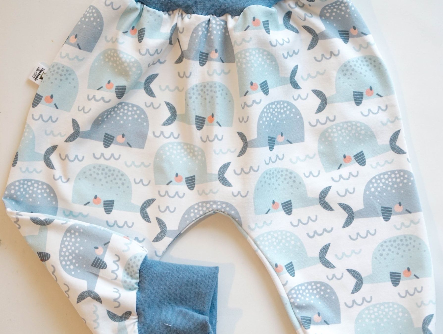 Pantaloni: Pumphose mit Wale/Blauwal - Gr.68/74 NEU – Nuovo e nell'imballaggio originale da Zürich venduto da sambaum 3