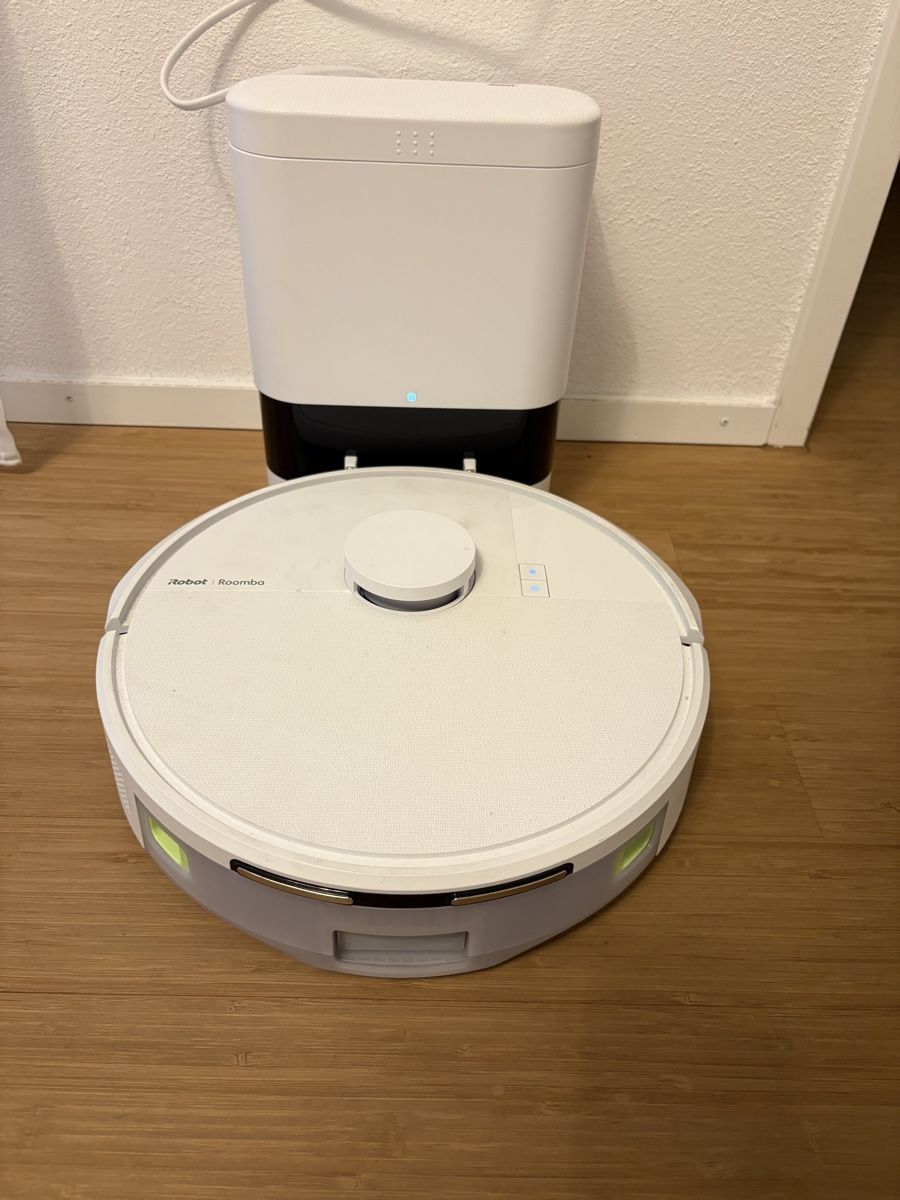 Irobot Aspirapolveri & Accessori: Saugroboter iRobot Roomba mit Ladestation Weiss – Usato da Pfungen venduto da helvetica99