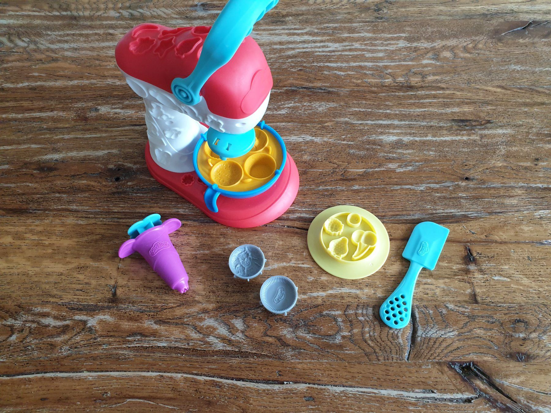 Play-Doh Materiale per modellare: Play-Doh Kitchen Creation, le robot pâtissier – Usato da Fribourg venduto da fripons