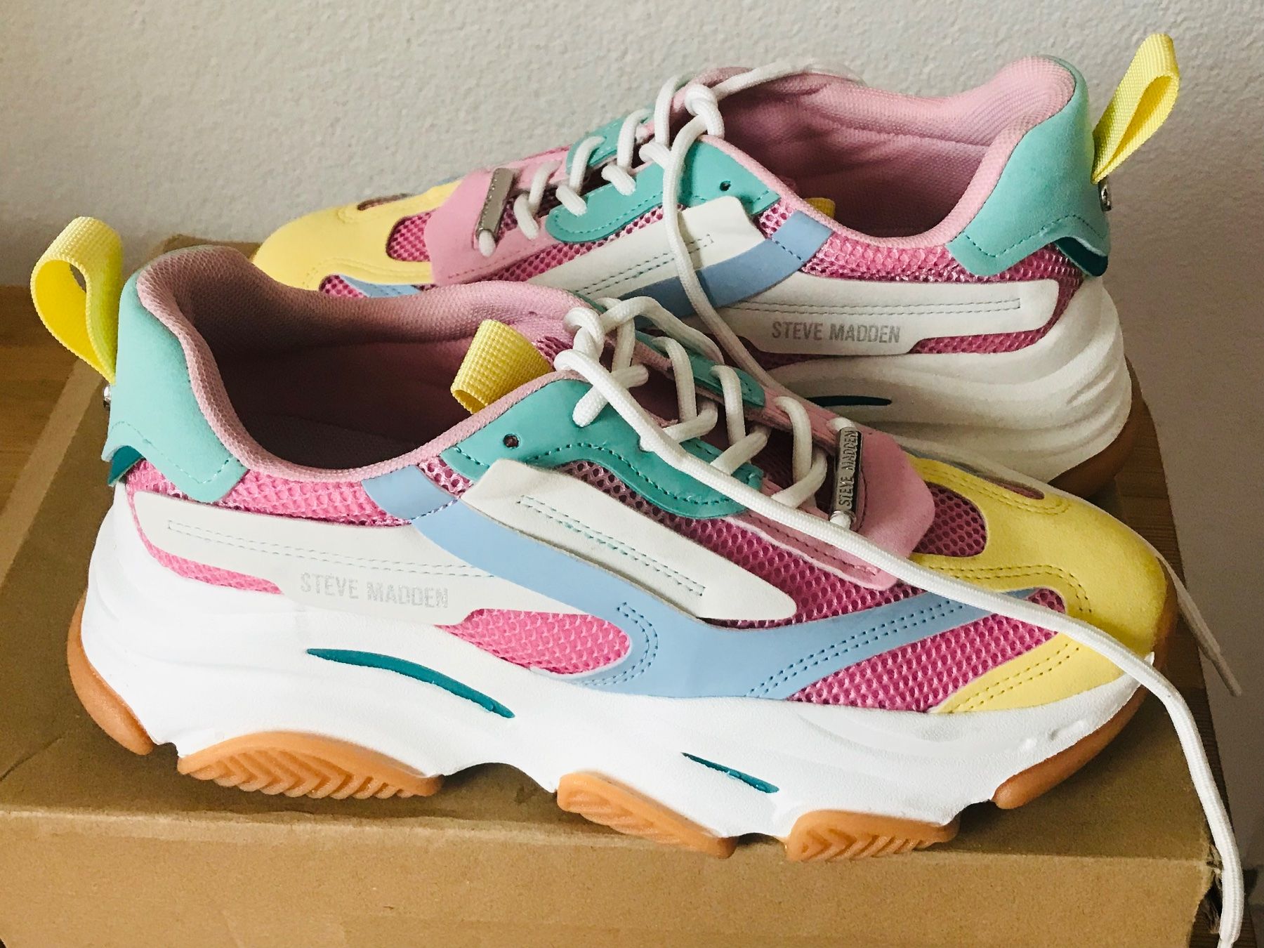 Steve Madden Damenschuhe: Sneaker Steve Madden bunt, Gr.39 – Gebraucht aus Zürich von KEEPINSPIRED