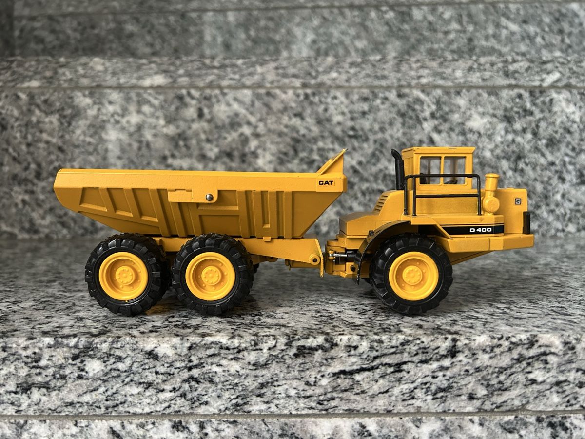Conrad Kits de montage: Cat D400, 1:50 , Conrad – D'occasion à Horw par Tigercat635 2