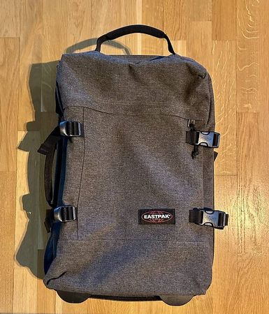 Eastpack Rollkoffer in Kabinengrösse