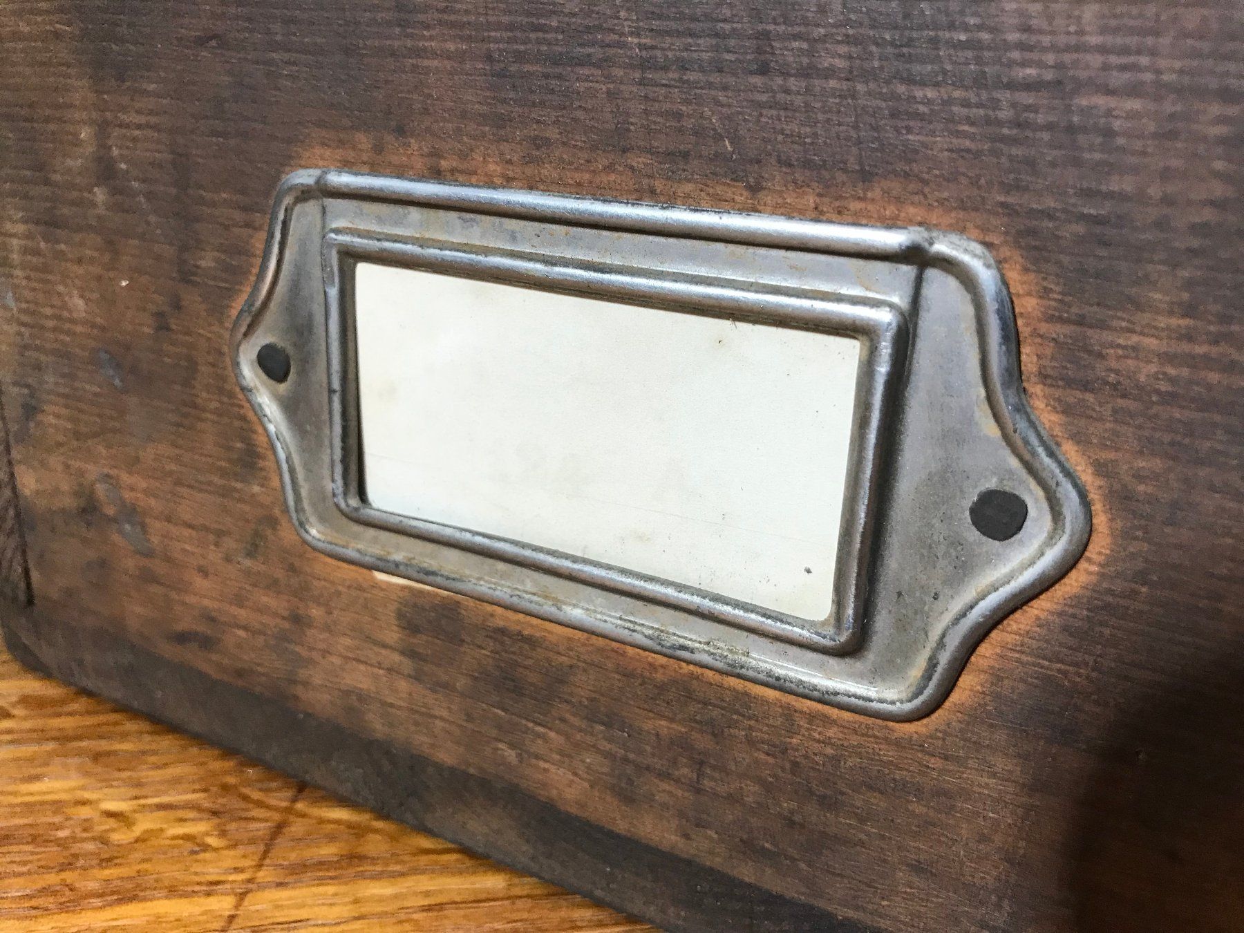 Casse di trasporto: Tolle antike Holzkiste, mit Schildhalter – Usato da Laufenburg venduto da industrial-silence 7
