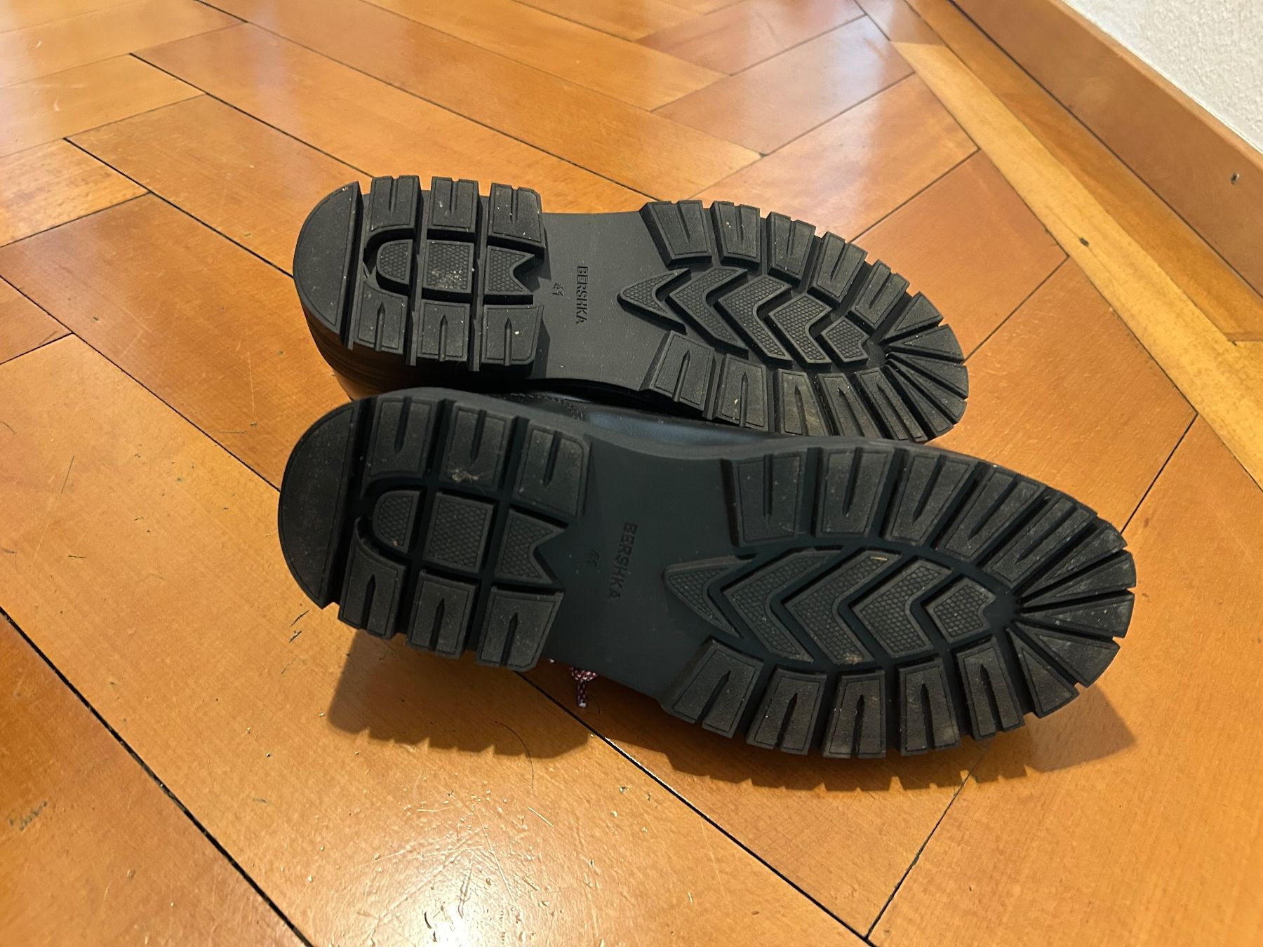 Bershka Scarpe da uomo: Schnürschuhe mit Metalldetails TrekkingStil Bershka Gr. 41 – Usato da Rorschacherberg venduto da Svebe 2