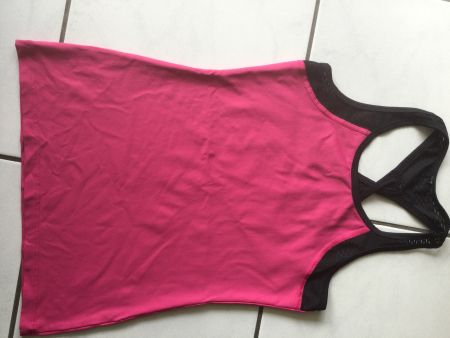 Pinkes Sporttop mit gekreuzten Trägern, Grösse S, neuwertig