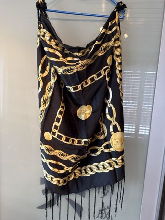 Schwarzes Tuch/Überwurf mit goldenem Kettenmuster Neu
