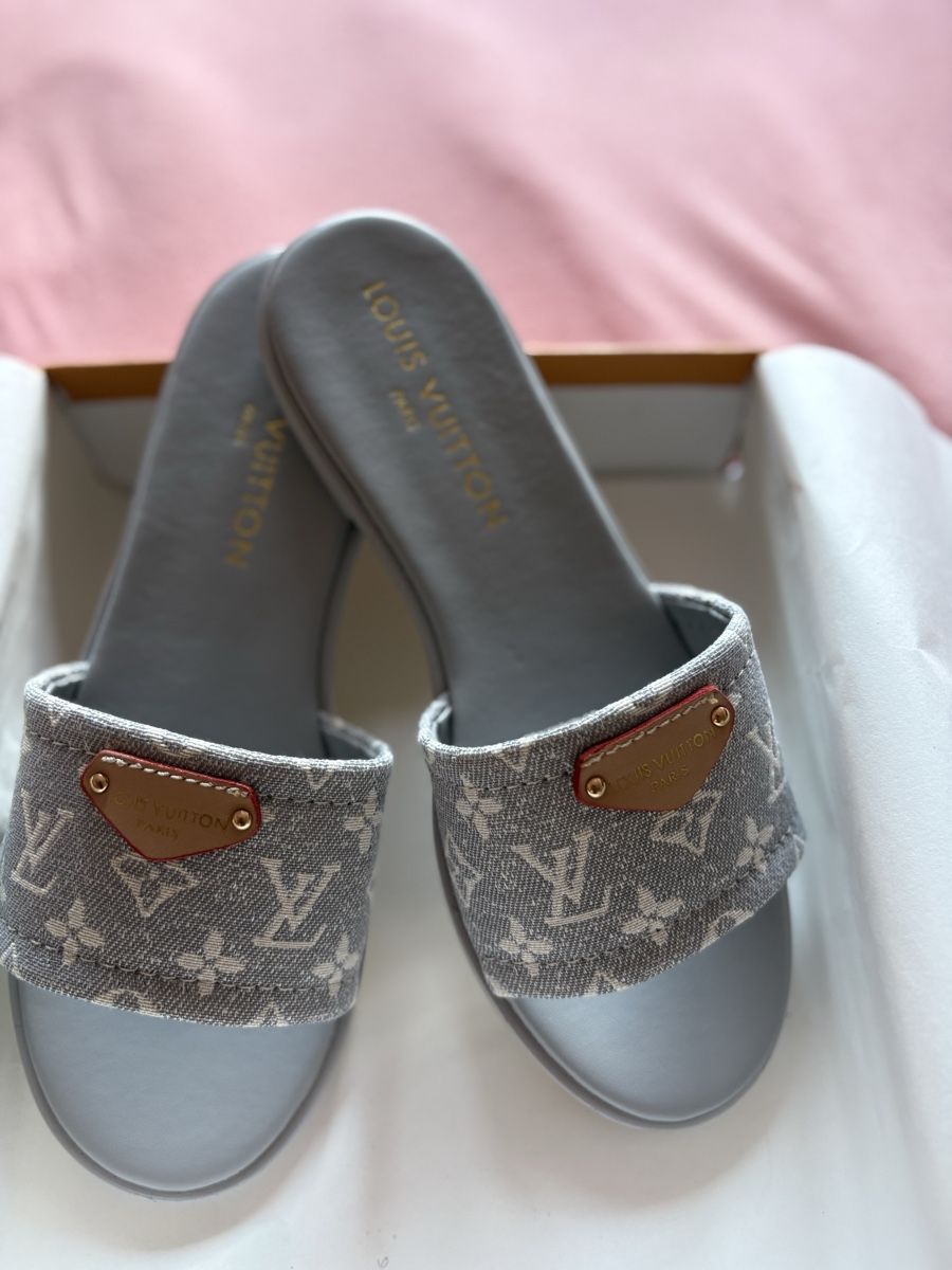 Louis Vuitton Damenschuhe: LOUIS VUITTON SLIDES GR. 39 – Neu (gemäss Beschreibung) aus Zürich von Fadeout_drip