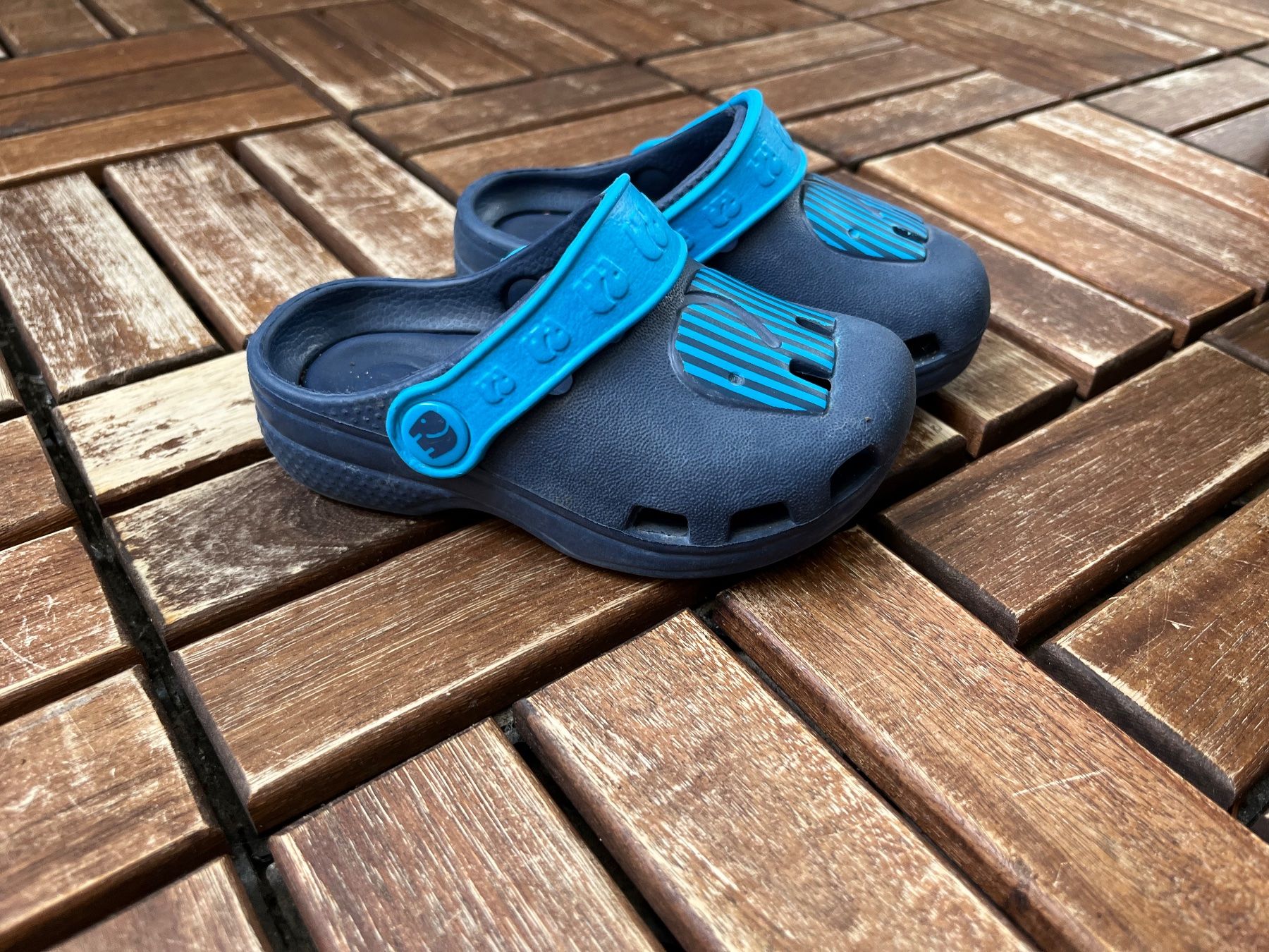 Elefanten Scarpe per ragazzi: Badeschuhe Elefanten Gr. 22 – Usato da Jona venduto da Good_luck_